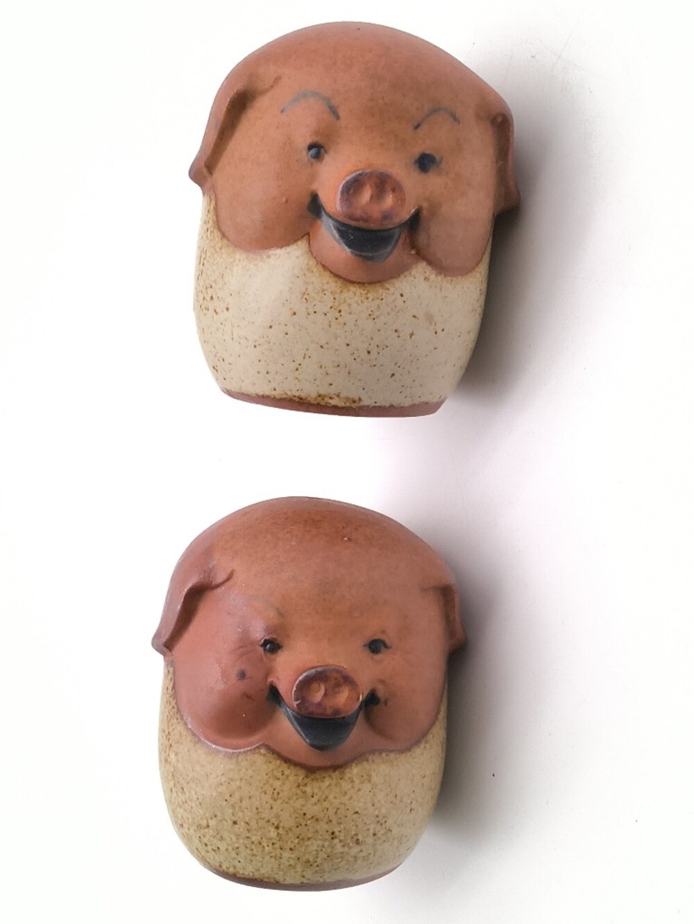 Charming Vintage Japan Stoneware Pig Salt & Pepper Shakers - Picture 9 of 13
